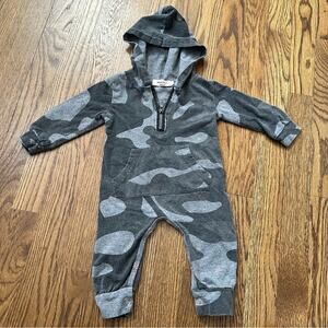Rorychen grey camouflage hooded jumpsuit, size 80